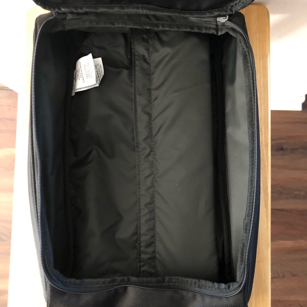 NEW Puma Black Golf Shoe Bag Mercedes Benz 2020 Divider Zippered NWT 078220-01 - Picture 7 of 10